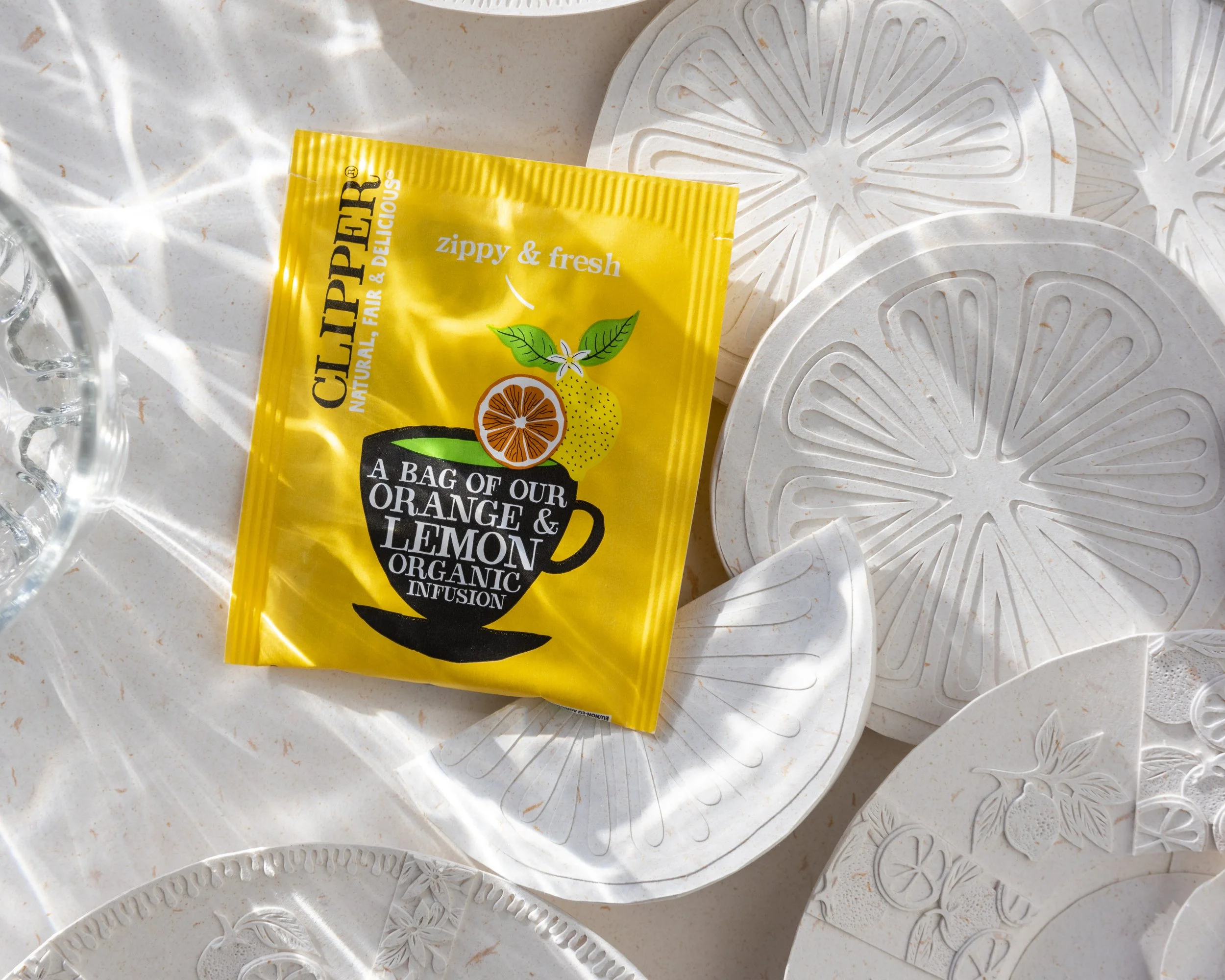 Oliver Gal Orange Caramel Tea Cup キャンバス Oliver Gal Orange Caramel Tea Cup キャンバス